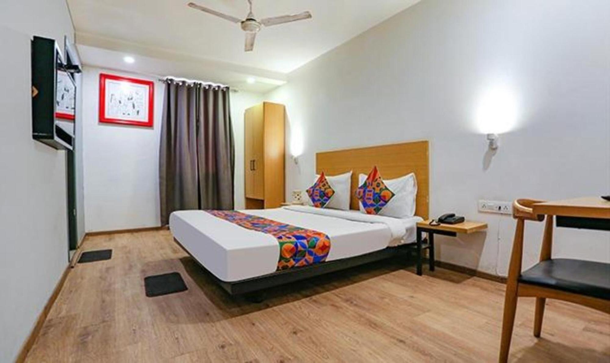 Fabhotel Urban Residency Model Town Neu-Delhi Exterior foto