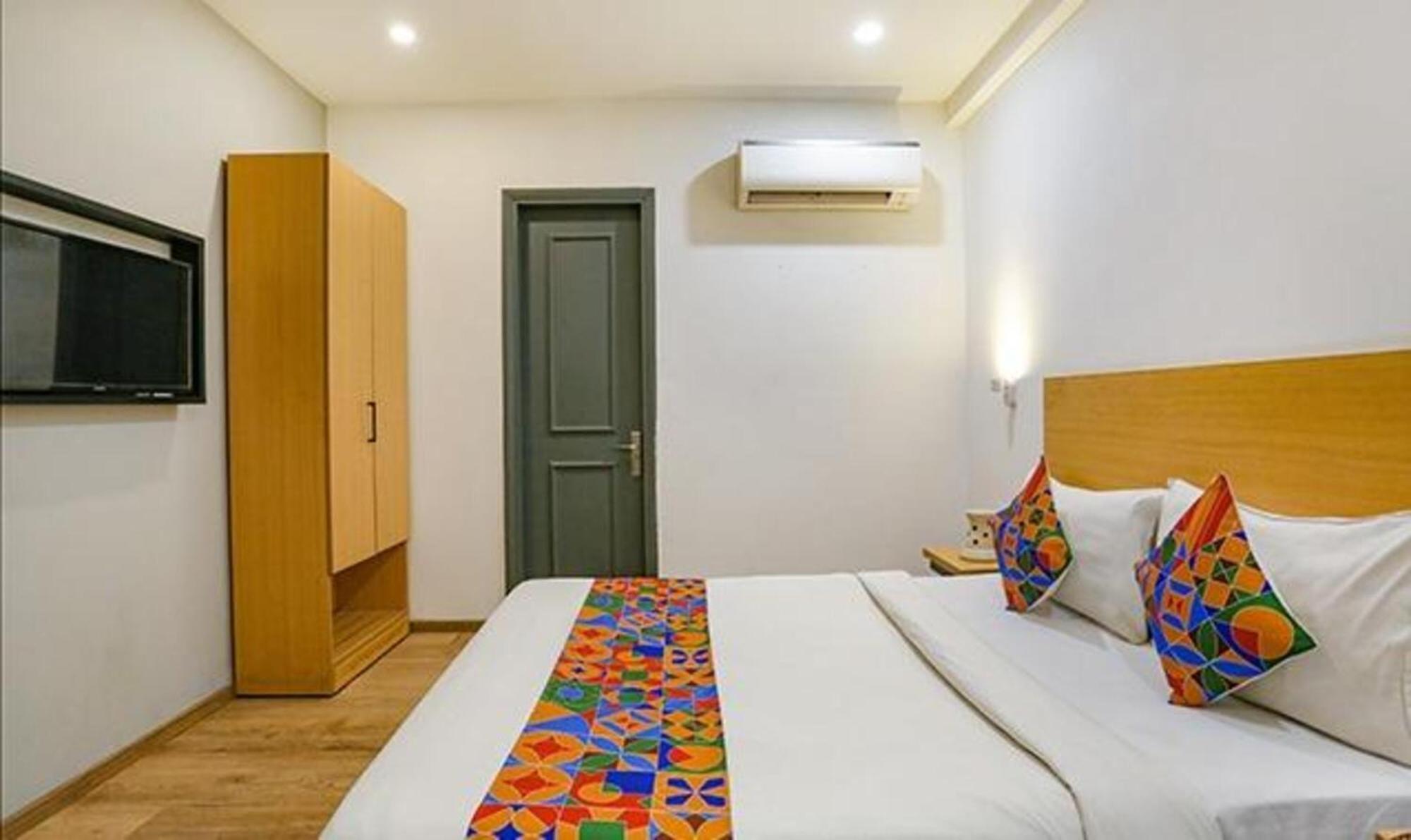 Fabhotel Urban Residency Model Town Neu-Delhi Exterior foto