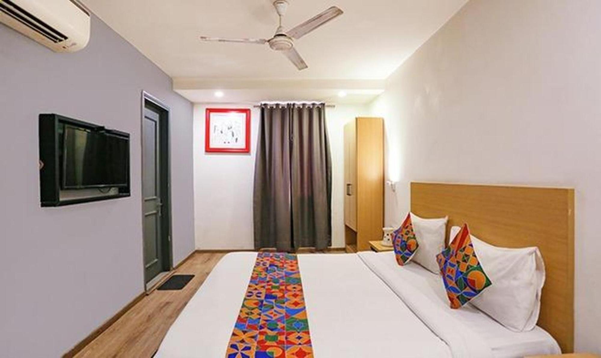 Fabhotel Urban Residency Model Town Neu-Delhi Exterior foto
