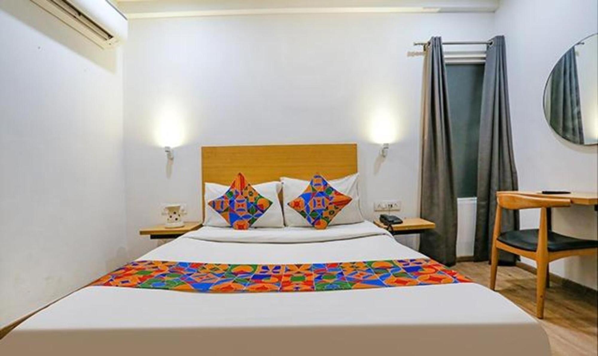 Fabhotel Urban Residency Model Town Neu-Delhi Exterior foto