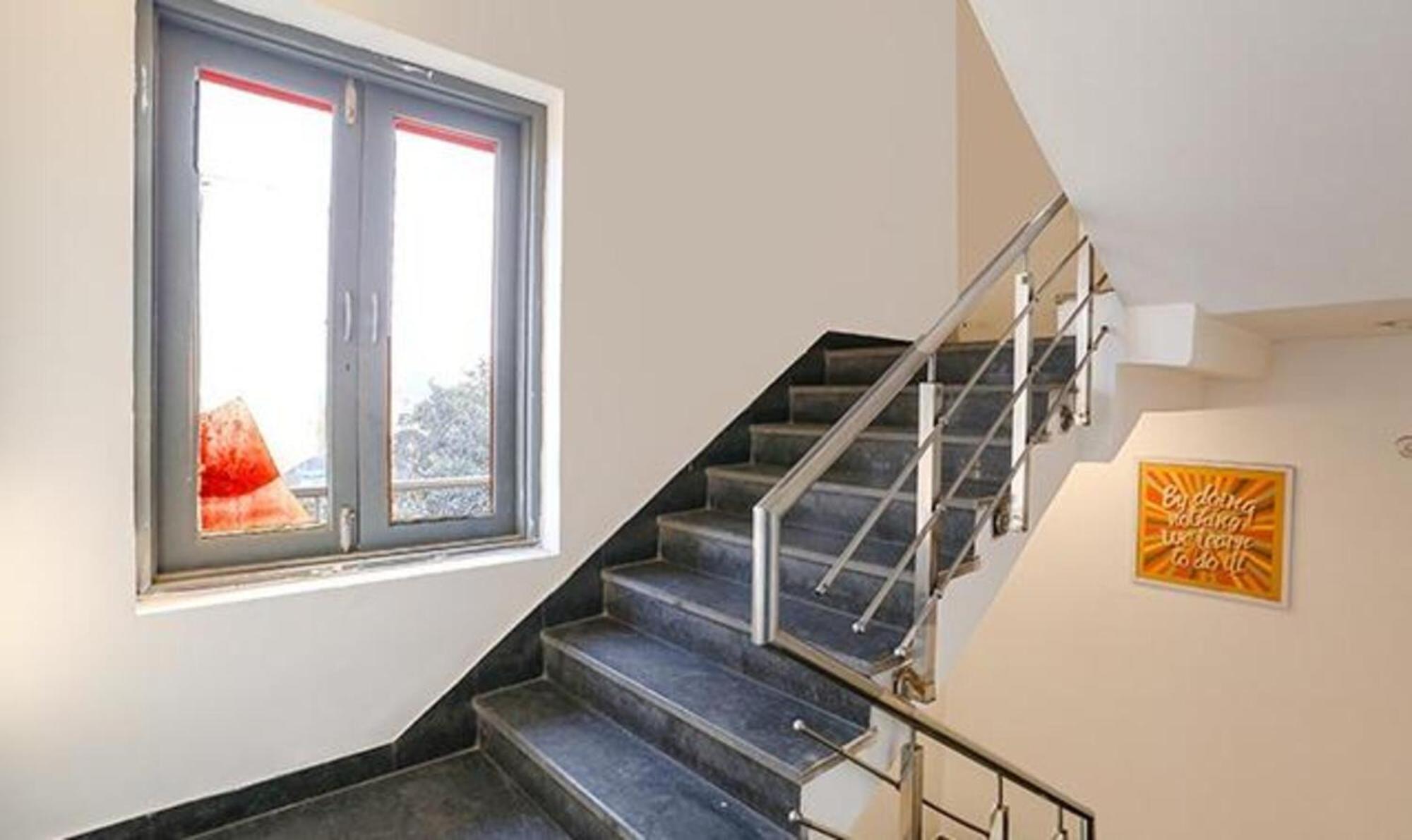 Fabhotel Urban Residency Model Town Neu-Delhi Exterior foto