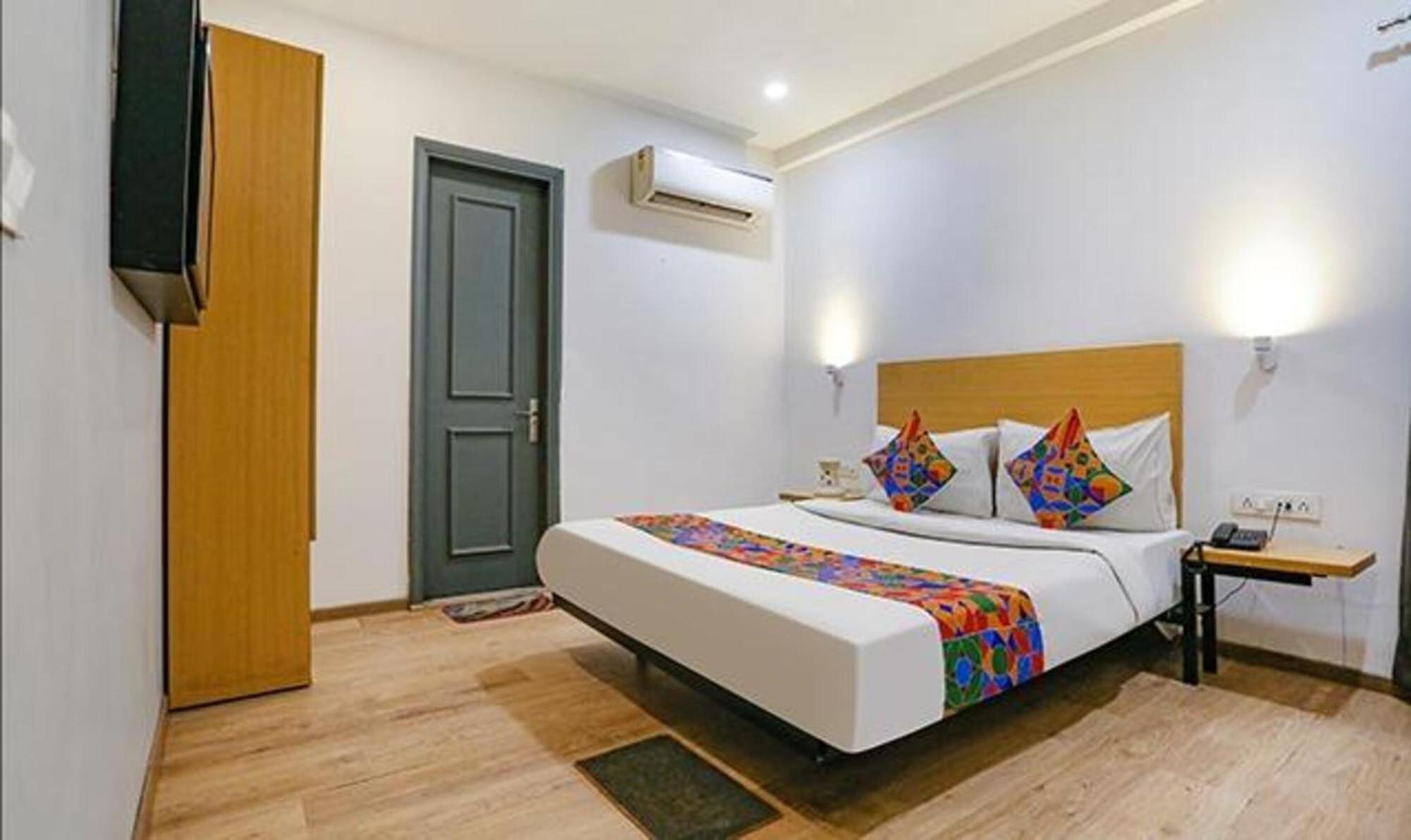 Fabhotel Urban Residency Model Town Neu-Delhi Exterior foto
